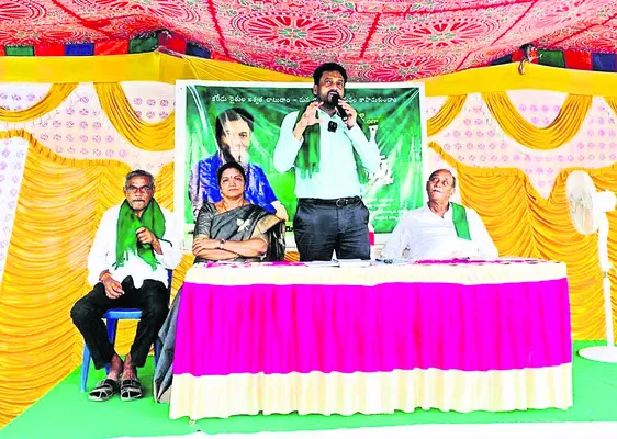 కరేడు రైతుల భూములు కాపాడతాం