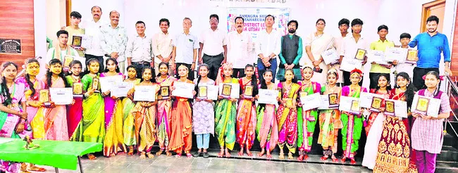 అక్షరాస్యతతోనే సమాజాభివృద్ధి