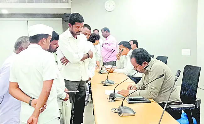 సత్వరమే పరిష్కరించాలి