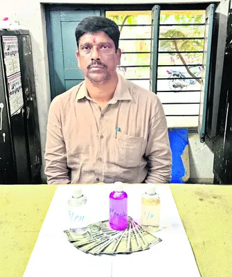 ఏసీబీ వలలో అవినీతి అధికారి