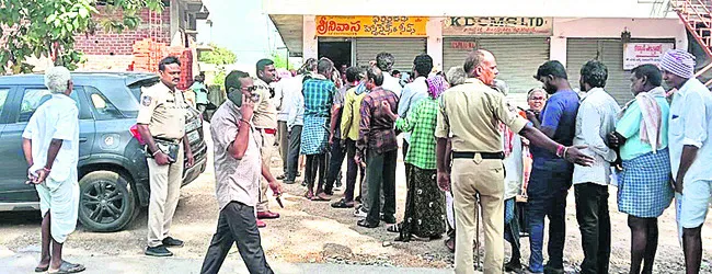 Farmers queue for urea tokens in Gundlapalli