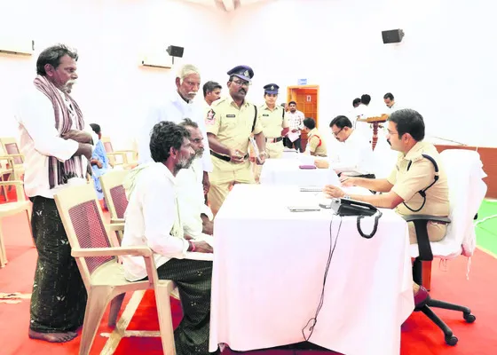 ఉద్యోగాల పేరుతో మోసాలు