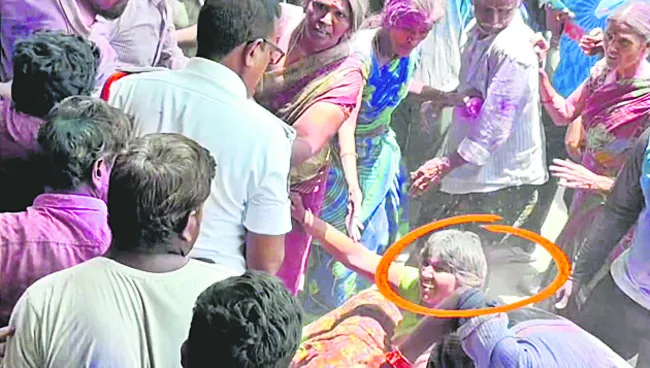 అక్రమ కేసులు.. వేధింపులు
