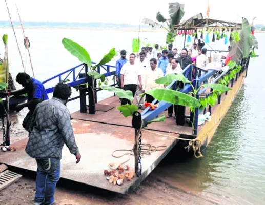 దొడ్డిపట్ల గోదావరిలో పంటు ప్రారంభం