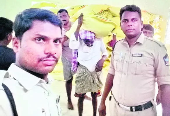 పోలీసుల పహారాలో..