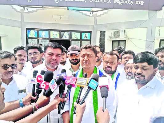 ఇమామ్‌, మౌజన్లకు పెండింగ్‌ వేతనాలు ఇవ్వాలి