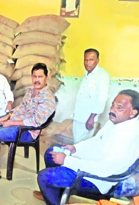 రేషన్ షాపులపై విజిలెన్స్ దాడులు