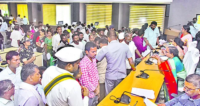 అర్జీల పరిష్కారానికి ప్రాధాన్యం