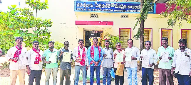ఇళ్ల నిర్మాణాలకు అనుమతివ్వాలి