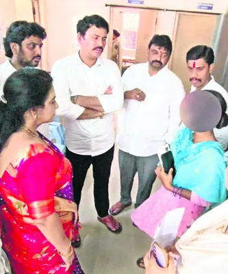 మూగబాలిక తల్లితండ్రులను పరామర్శించిన కేకే రాజు