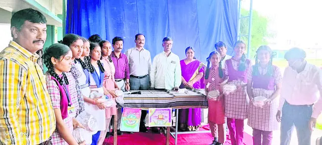 డిజిటల్ ప్రపంచాన్ని ఉపయోగించుకోవాలి