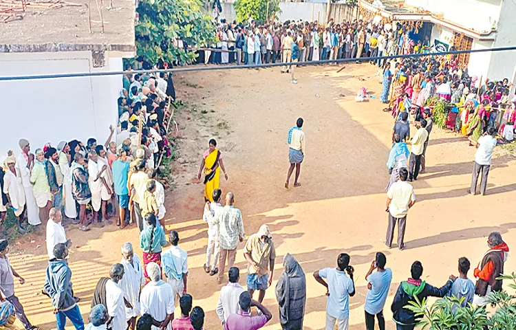 Distribution of urea at farmer forums