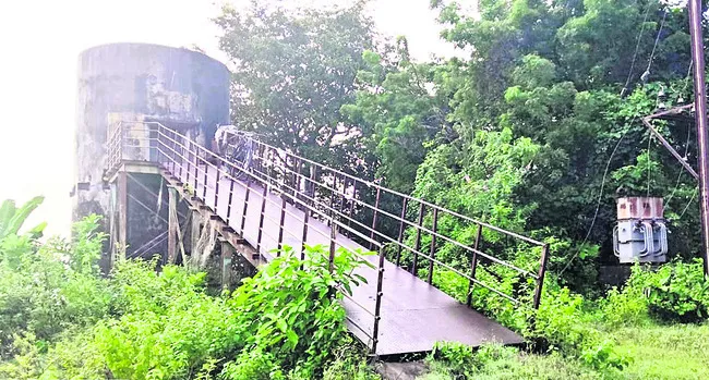 పొలాలు ఎడారి..