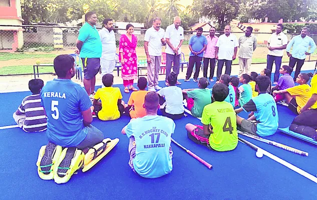 నక్కపల్లిలో స్పోర్ట్స్‌ అథారిటీ డైరెక్టర్ల పర్యటన 