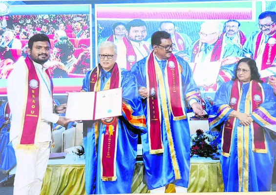 లైబ్రరీ సైన్స్‌లో ఇంద్రకుమార్‌కు గోల్డ్‌ మెడల్‌ 