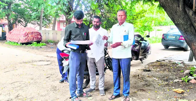 అడ్డదారి కబ్జాపై మంత్రికి ఫిర్యాదు 