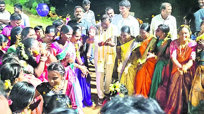 జూకల్‌లో సద్దుల బతుకమ్మ వేడుకలు