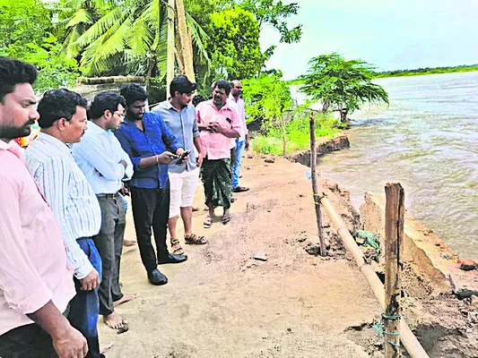 ఎడ్లంకలో పర్యటించిన జాయింట్‌ కలెక్టర్‌ 