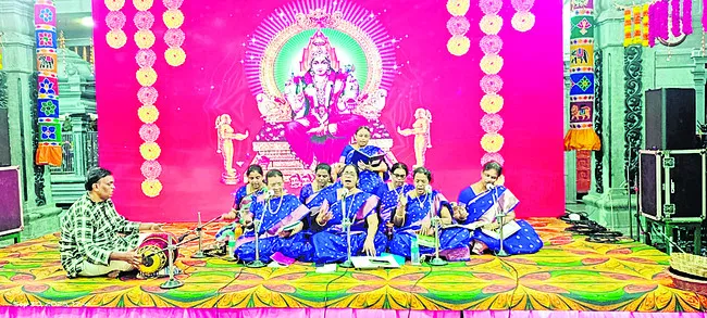 ●భార్య, ప్రియుడి సహా ముగ్గురి అరెస్ట్