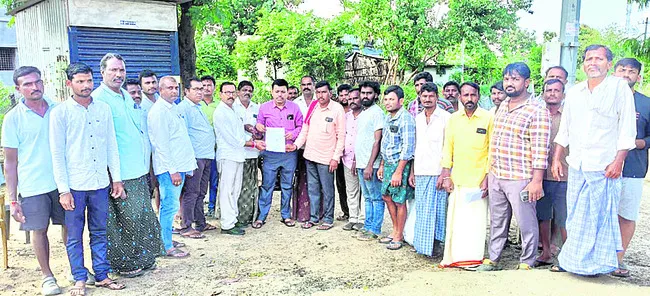పోలింగ్‌ కేంద్రం మార్చాలి