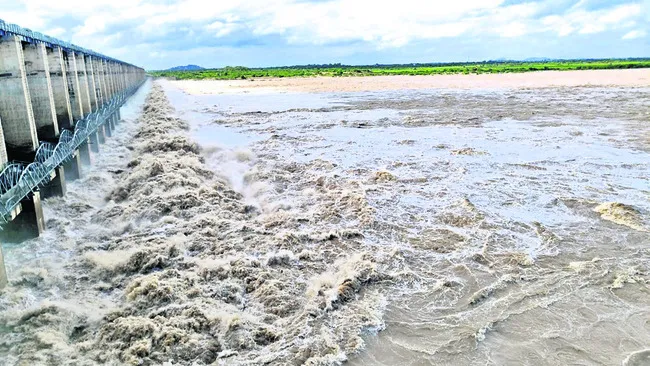 జూరాలకు 4.66 లక్షల క్యూసెక్కుల ఇన్‌ఫ్లో 