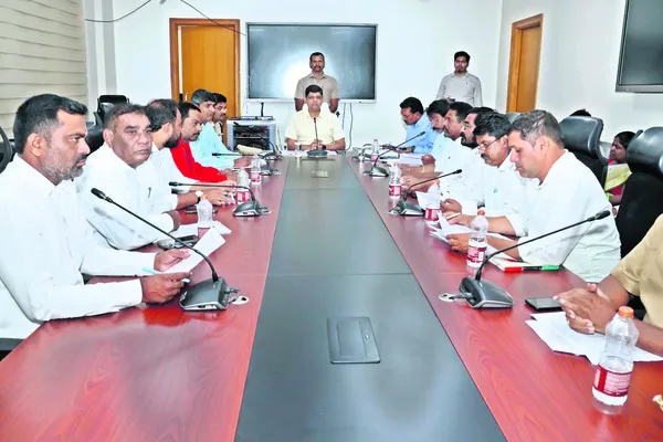 రాజకీయ పార్టీలు సహకరించాలి 
