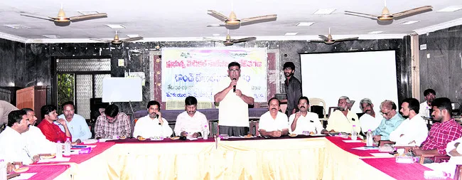 ప్రైవేటీకరిస్తే ఊరుకోం 