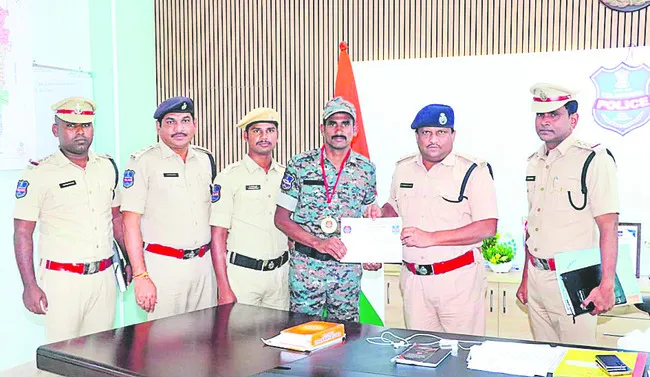 ప్రతిభావంతులకు ప్రోత్సాహం