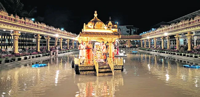 కనుల పండువగా మంచాలమ్మ తెప్పోత్సవం 