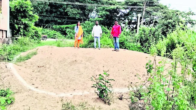 అనుమతులు లేని ఇసుక సీజ్