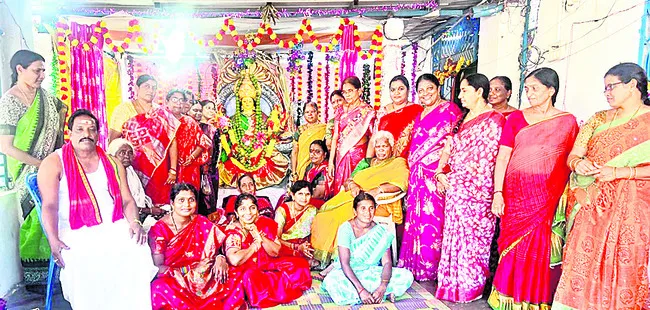 దుర్గాదేవి అలంకరణలో అమ్మవారు