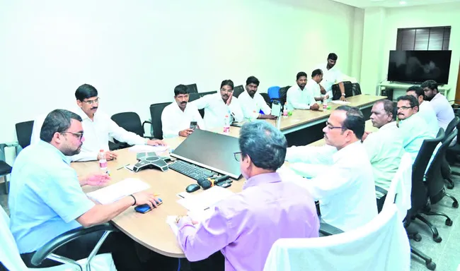 ‘స్థానిక’ ఎన్నికలు పారదర్శకంగా నిర్వహిద్దాం 