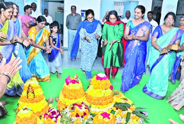 బతుకమ్మ సంబురం 
