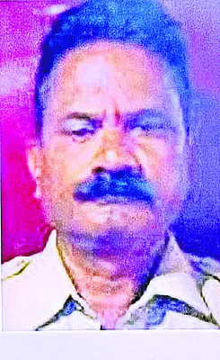 గొర్రెలను తప్పించబోయి లారీ బోల్తా