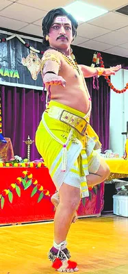 యూకేలో పేరిణి సంతోష్‌ నృత్య ప్రదర్శనలు