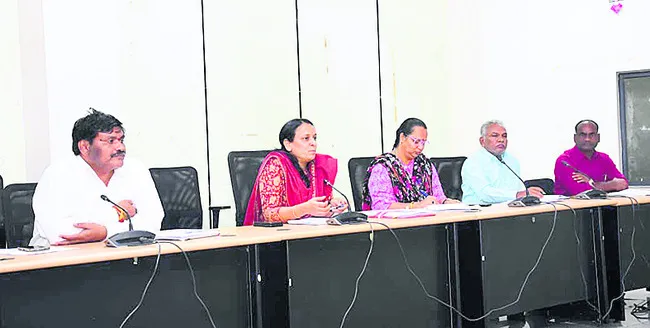 నిష్పక్షపాతంగా ఎన్నికల విధులు
