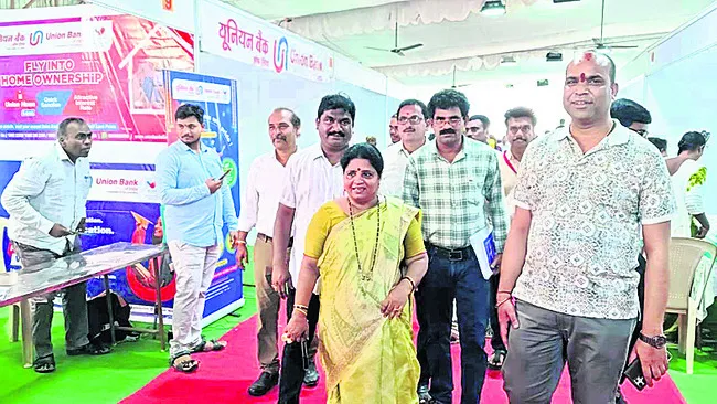 డ్వాక్రా ఉత్పత్తులకు చక్కని ఆదరణ