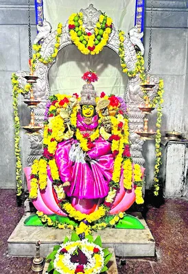 సిద్ధిధాత్రి అలంకరణలో భ్రమరాంబిక