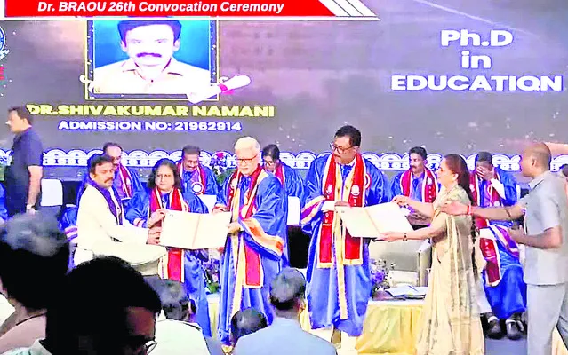 గవర్నర్ చేతుల మీదుగా డాక్టరేట్