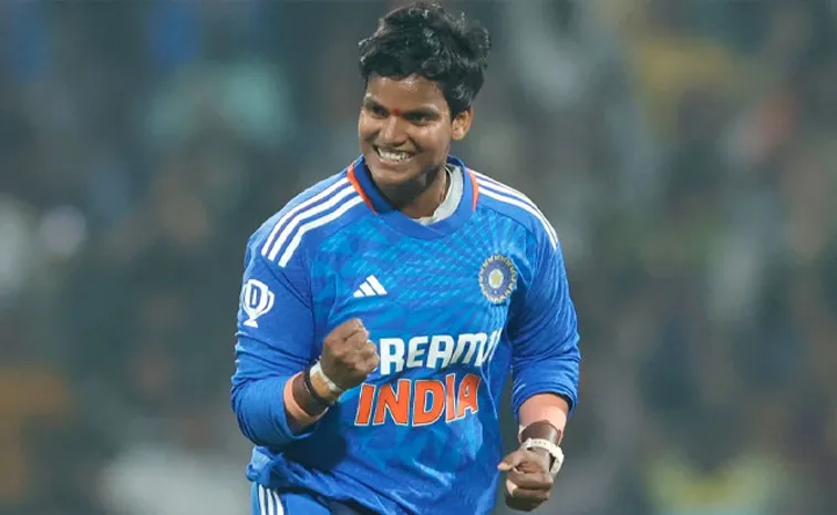 Deepti Sharma Creates History, Becomes 1st Indian Cricketer to score a fifty and take three wickets in a Women’s ODI World Cup match