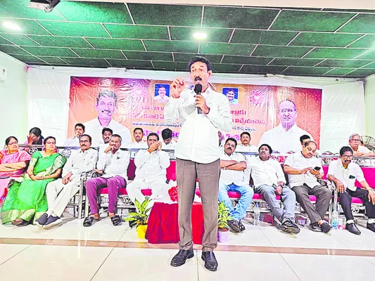 పెండింగ్‌లో ఉన్న నాలుగు డీఏలను చెల్లించాలి