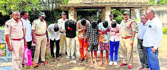గంజాయి విక్రేతల అరెస్ట్