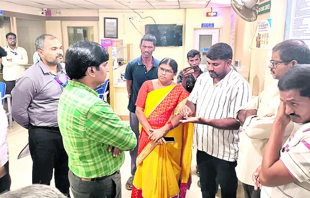 గోల్డ్లోన్ బాధితుల ఆందోళన
