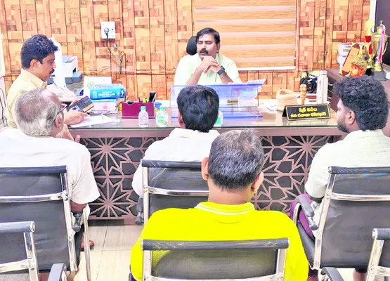 పార్సిల్ వాహనాల్లో బాణసంచా తరలింపు నేరం