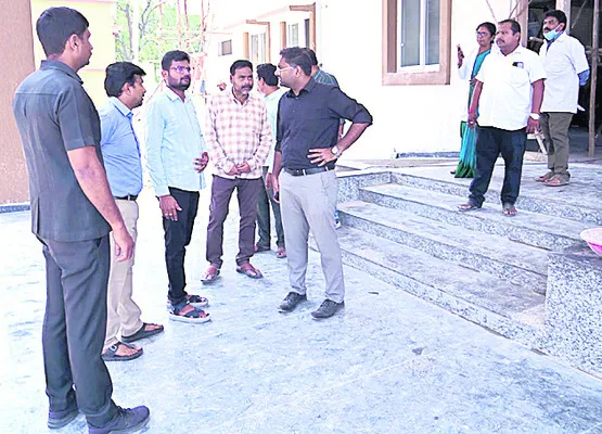 అభివృద్ధి పనులు పూర్తి చేయండి