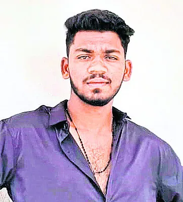 రోడ్డు ప్రమాదంలో యువకుడి దుర్మరణం