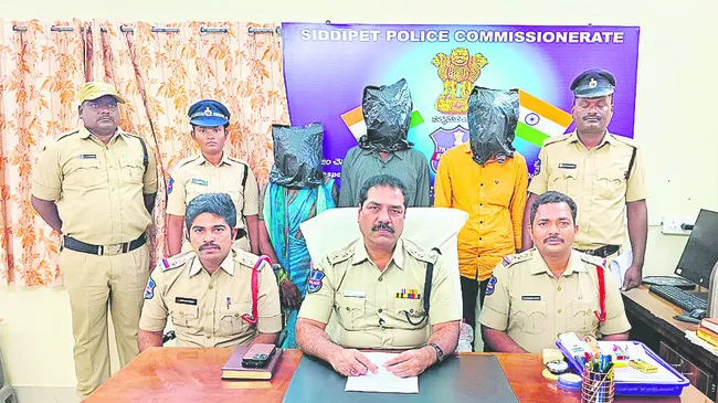 మహిళ హత్య కేసులో నిందితుల అరెస్ట్‌