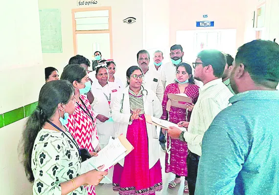 జోగిపేట ఆస్పత్రిలో  ఆస్కి వైద్య బృందం