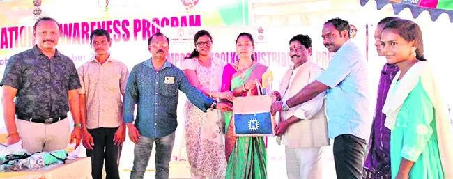 హస్తకళలపై విద్యార్థులకు అవగాహన 
