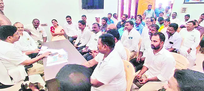 మెడికల్‌ కాలేజీల ప్రైవేటీకరణపై ఉద్యమిద్దాం 